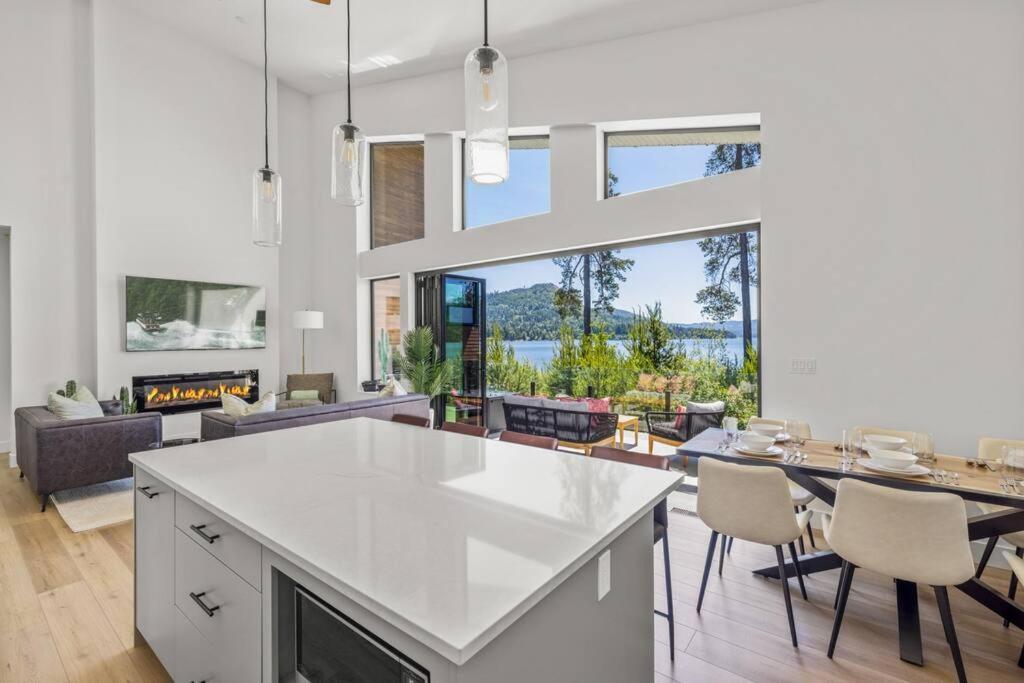 Kelly'S Sunset Lake Retreat Shawnigan Lake Exteriör bild