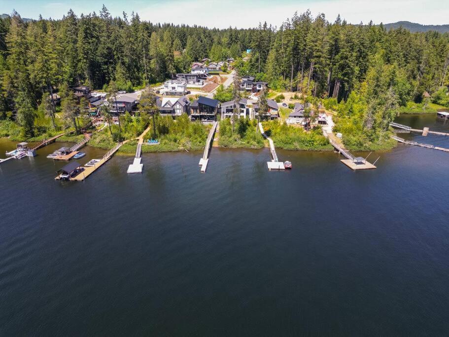 Kelly'S Sunset Lake Retreat Shawnigan Lake Exteriör bild